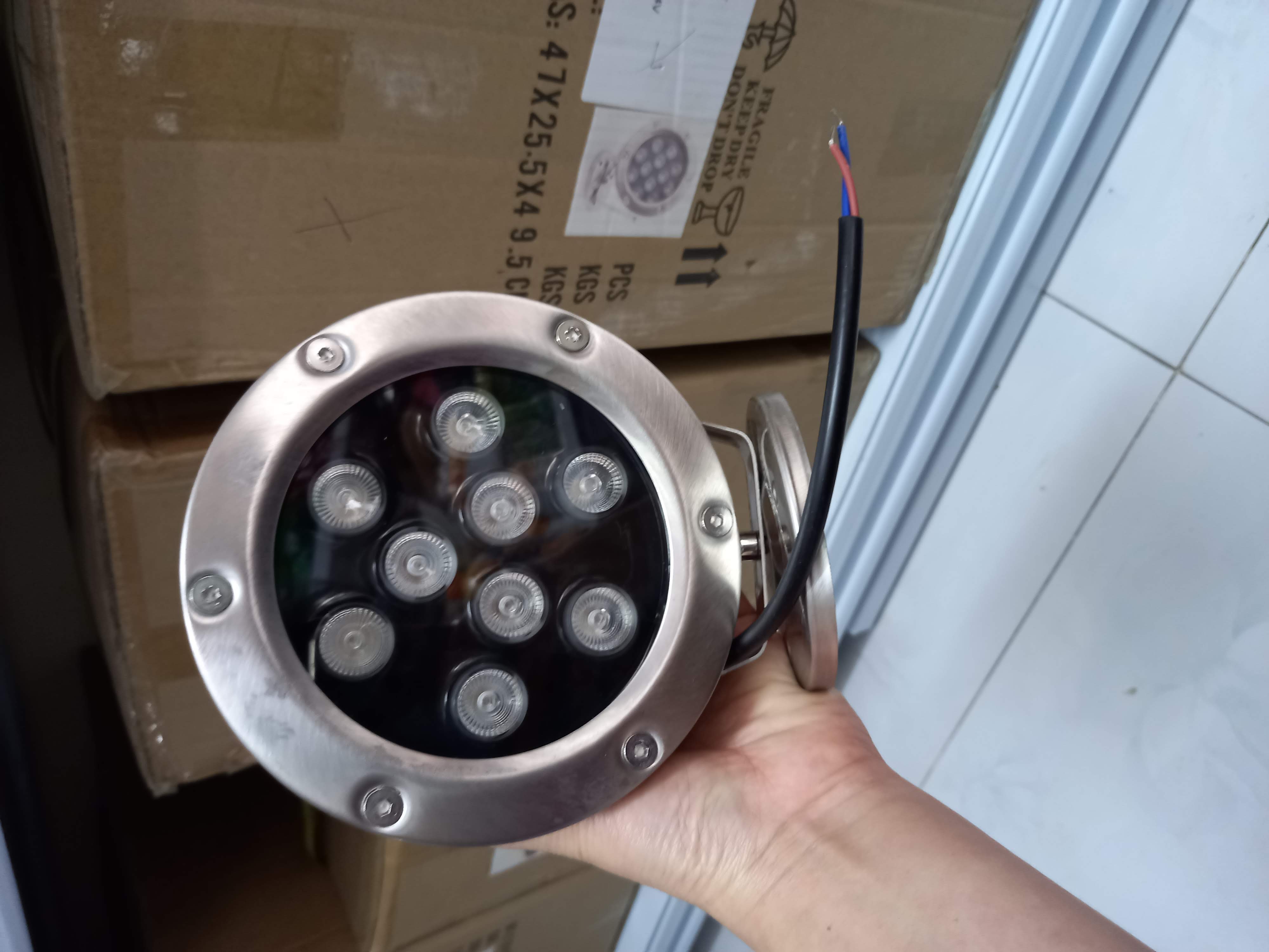 Đèn âm nước đế ip68- đèn dưới nước-đèn đài phun nước- đèn hồ cá-đèn sân vườn-đèn ngoài trời