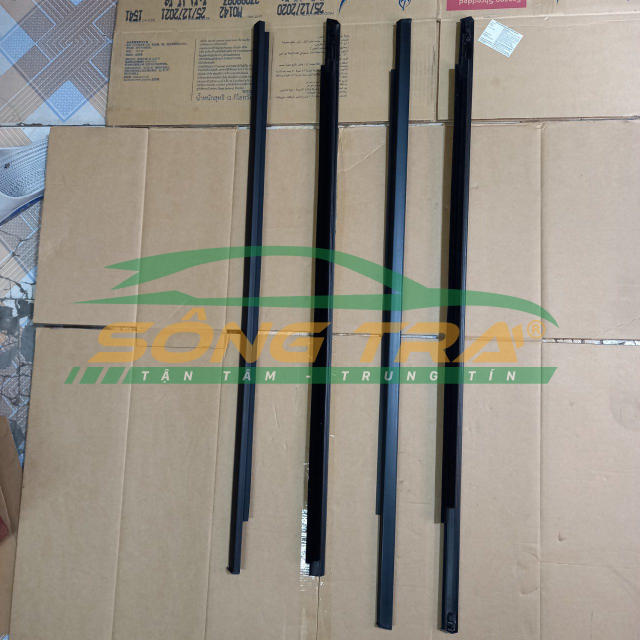NẸP CHÂN KÍNH NGOÀI DAEWOO LACETTI ( GIÁ MỘT BỘ 4 CÁI)