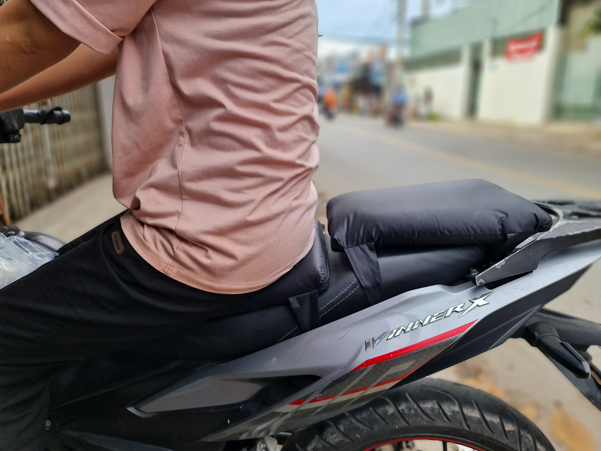 Đệm lót yên xe máy,nệm lót yên xe máy chống ê mông khi đi xa  phù hợp với nhiều dòng xe máy khác nhau