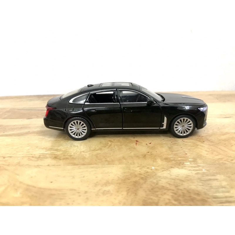 Mô hình xe Hongqi H9 tỷ lệ 1:32