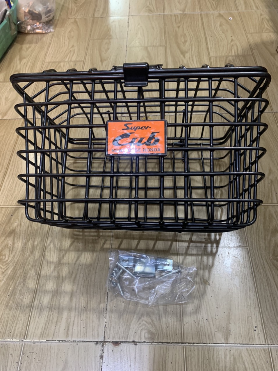 Rổ trước xe super cub 125cc có nắp màu đen