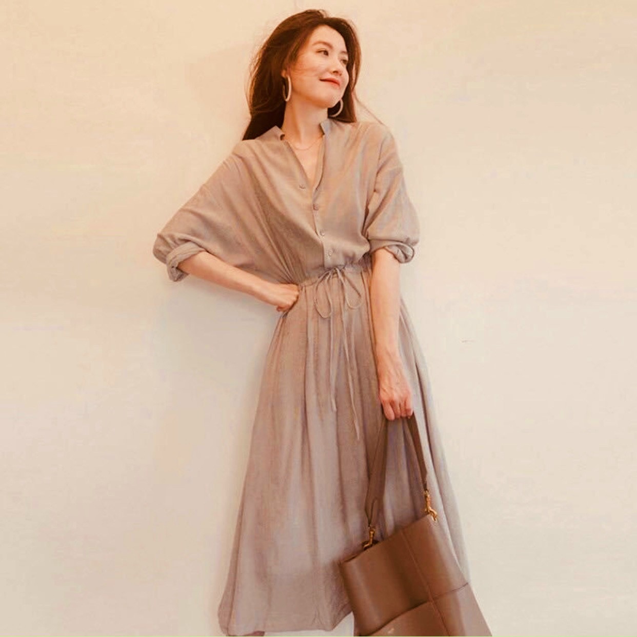 Đầm kem cổ trụ rút eo