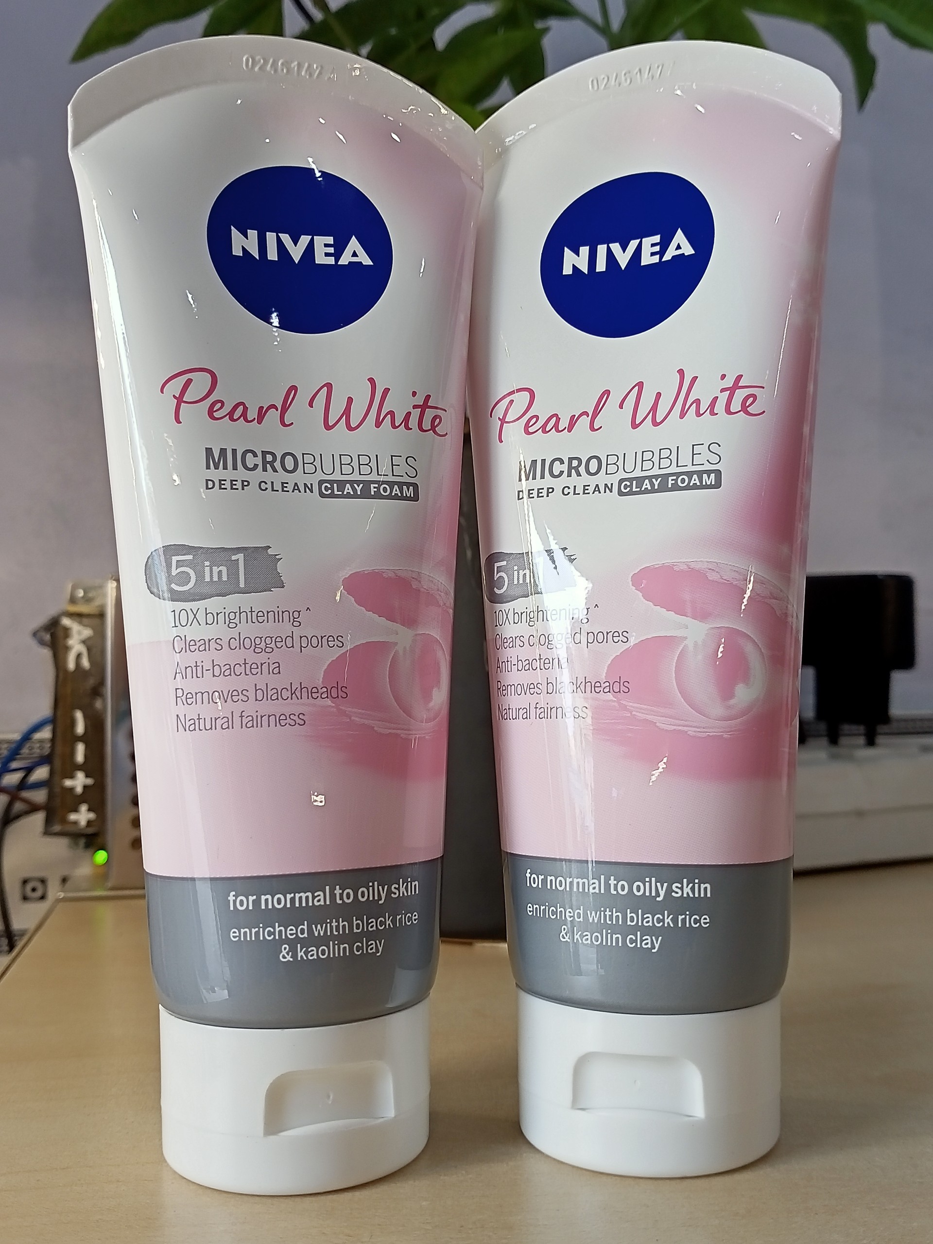Sữa rửa mặt đất sét ngọc trai Nivea Pearl White 100g