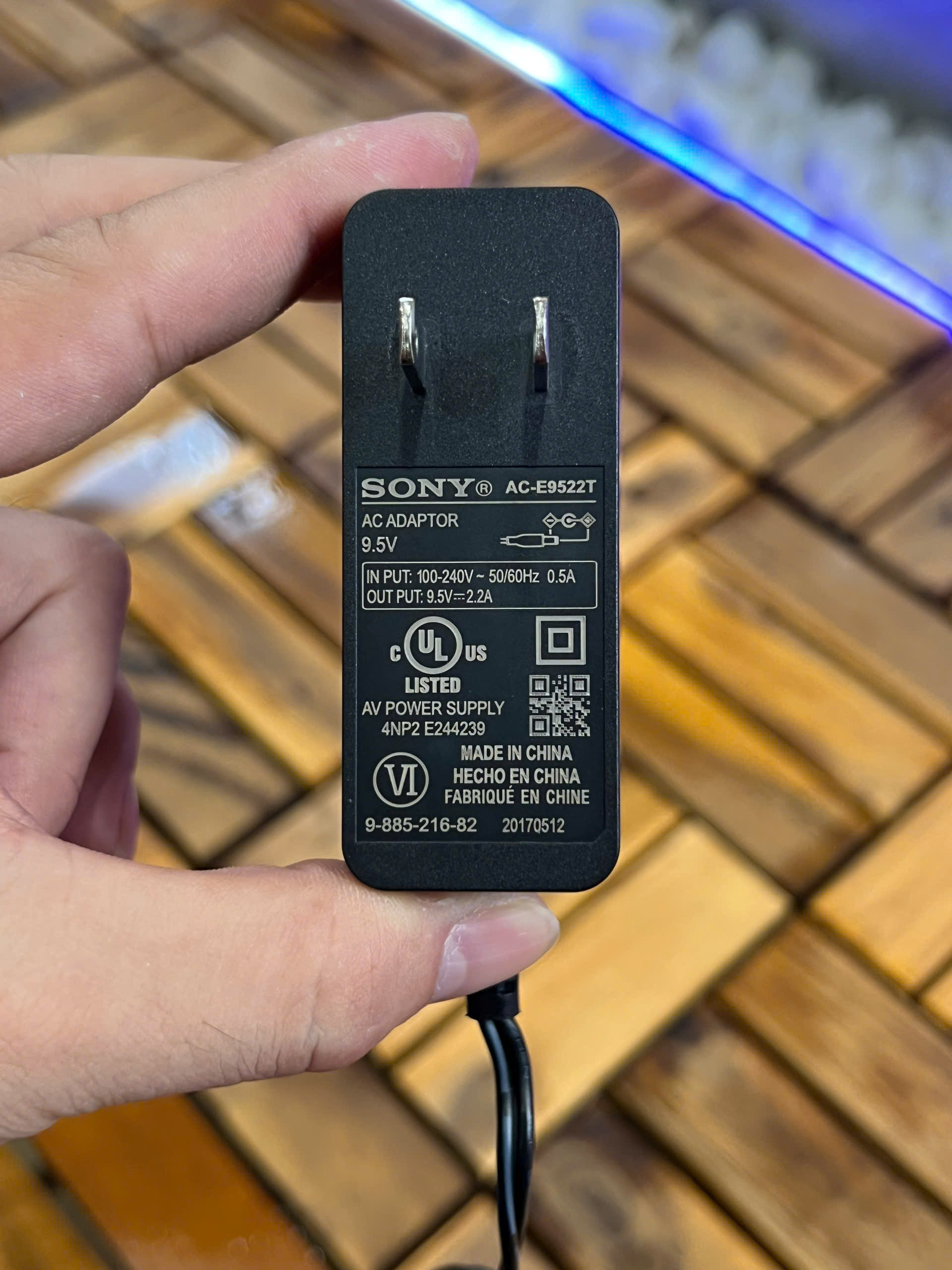 Sạc loa sony XB40