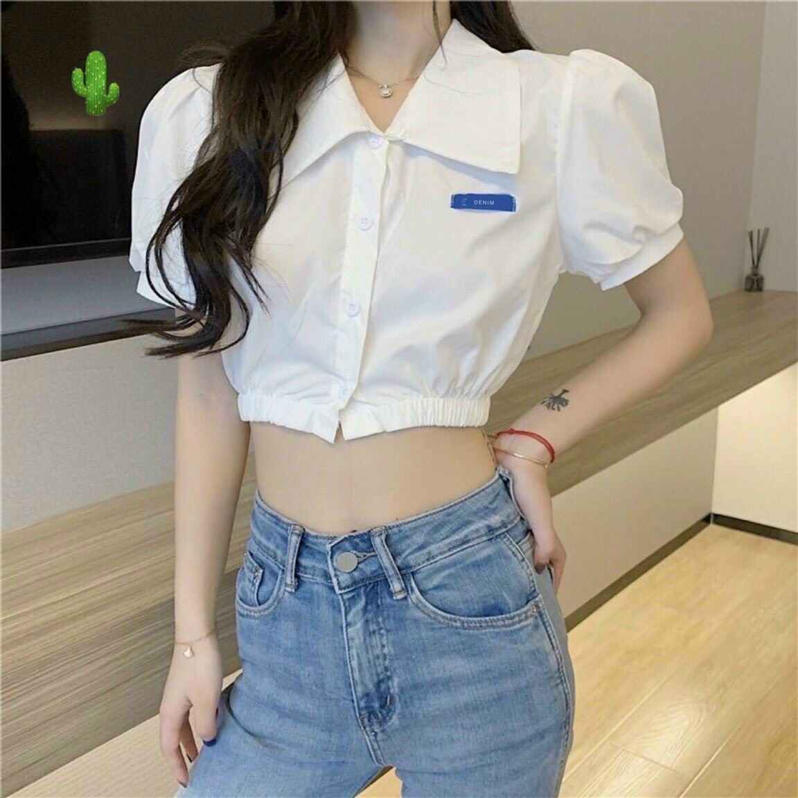 Áo sơ mi croptop thêu logo chất đep