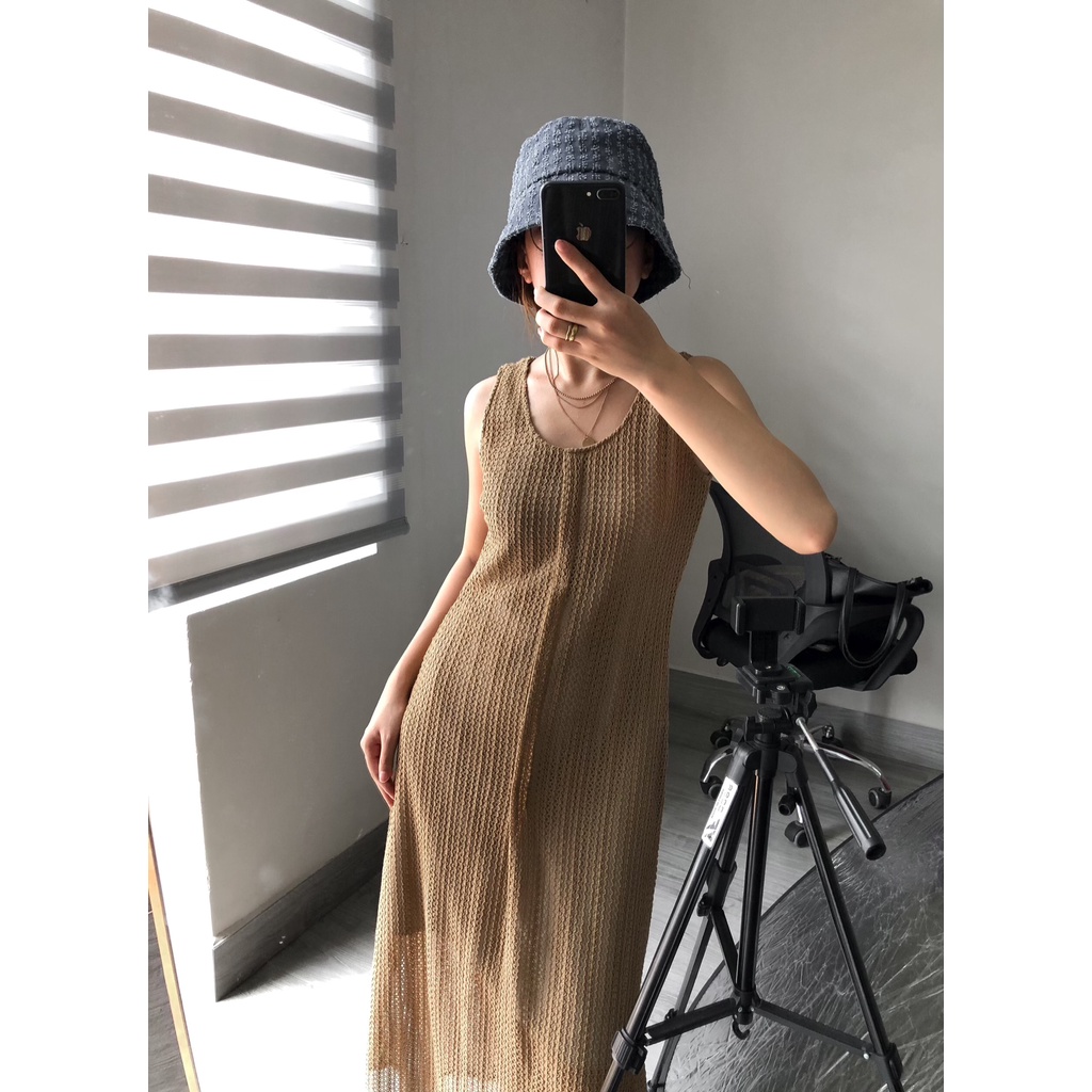Đầm sát nách dáng dài họa tiết graphic