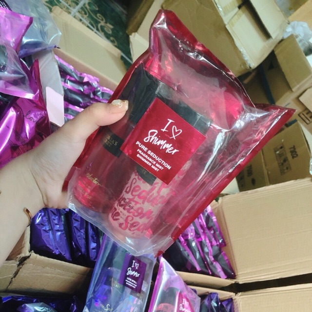Xịt thơm body combo 2chai Victoria’s Secret I Love Shimmer Gift Set