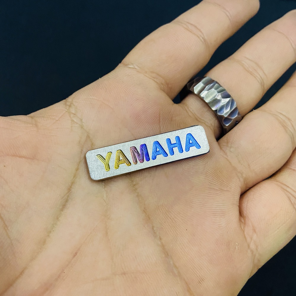 [HCM]TEM DÁN TRANG TRÍ XEDÁN XE TITAN LOGO CHỮ XE YAMAHA (ĐẲNG CẤP DÂN CHƠI XE)