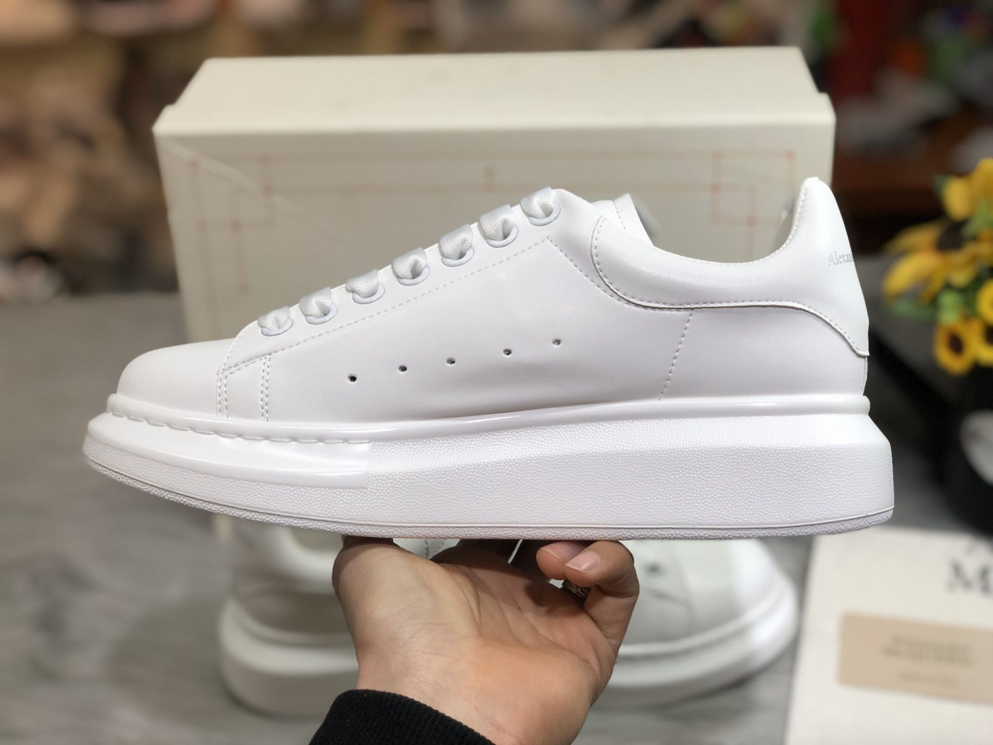 Alexander Mcqueen trắng