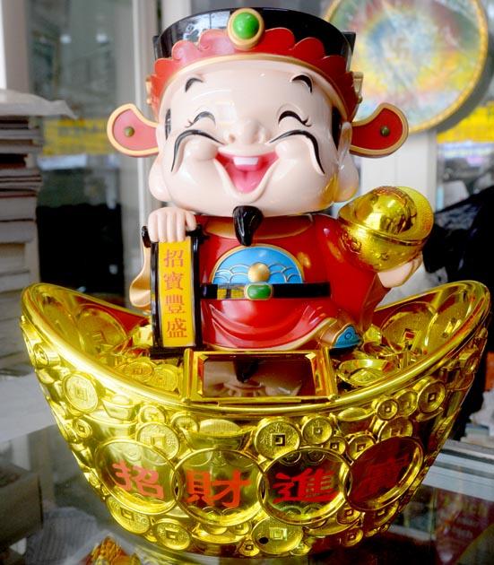 Thần Tài ngồi thỏi vàng gật đầu gọi khách chiêu tài lộc năng lượng mặt trời-Nhiều cỡ