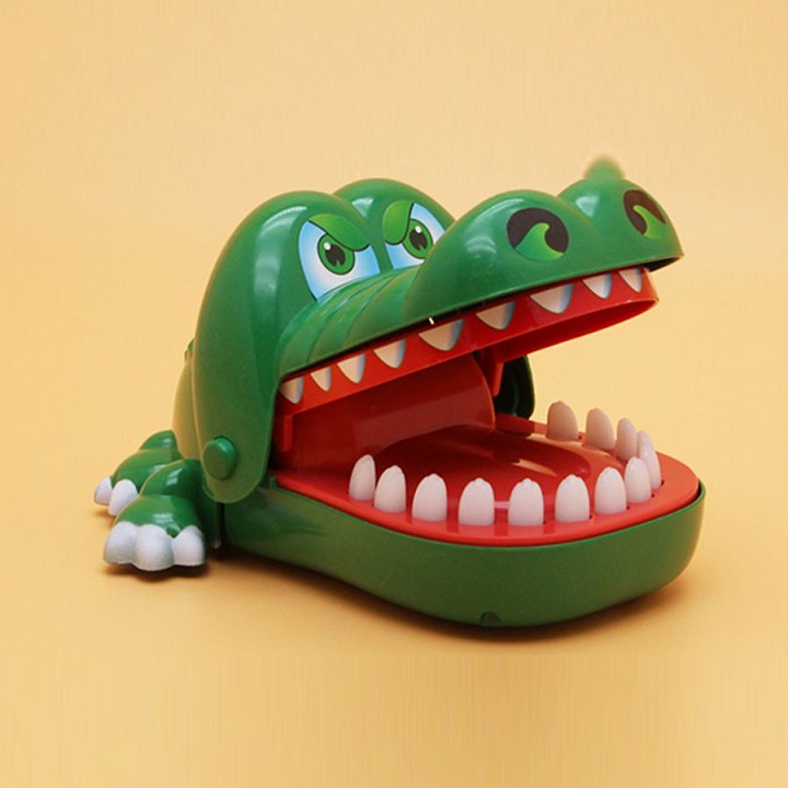 Game set crocodile