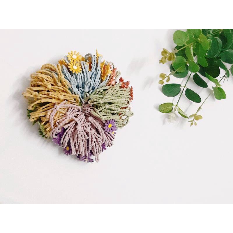 1 sợi dây buộc tóc