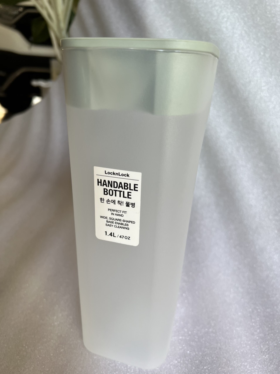 Bình nước Lock&Lock Handle Bottle 1.4L. Hàng đày dặn cầm chắc tay