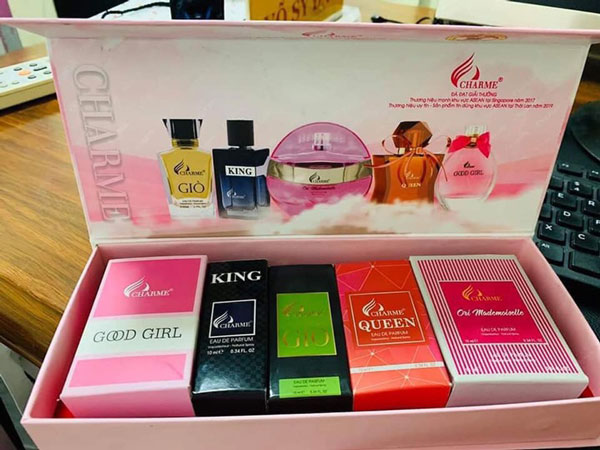 Set 5 Mùi Nước Hoa Hot Cha rme (1 Set 5 chai mùi nam lẫn nữ) - Mỗi chai 10ml