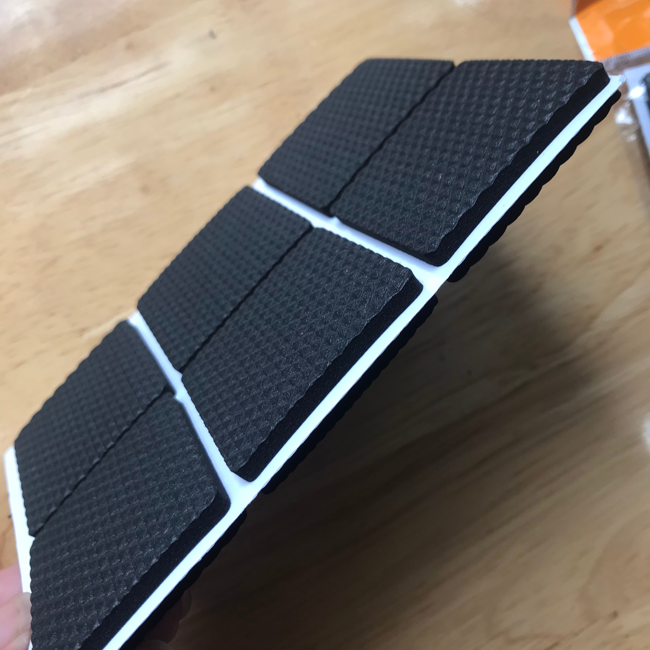 Bộ Miếng Dán Lót  Kê Chân Bàn Ghế Giường Tủ - Miếng dán Chống trượt