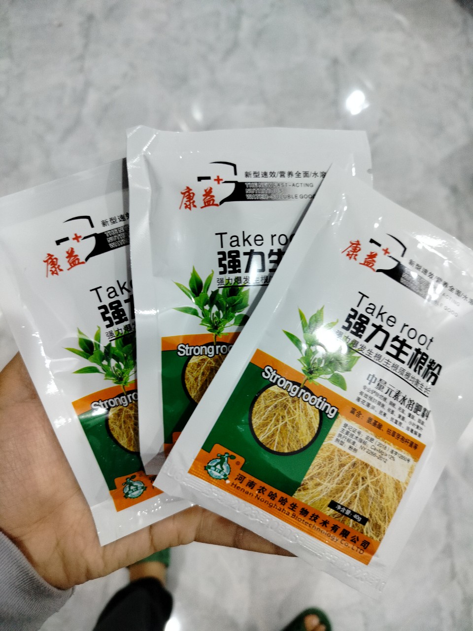 Phân bón kích ra rễ cực mạnh Take Root gói 40 gam