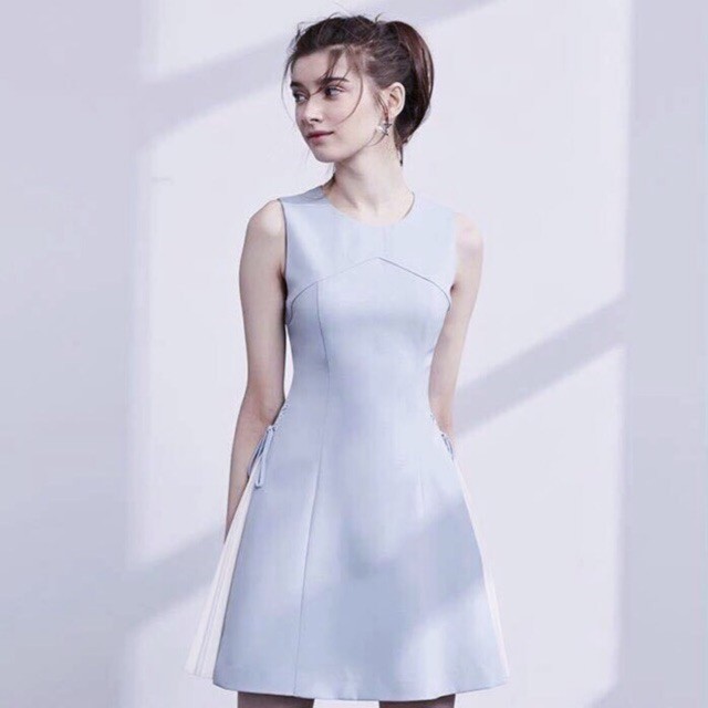 Đầm xanh mắc cáo