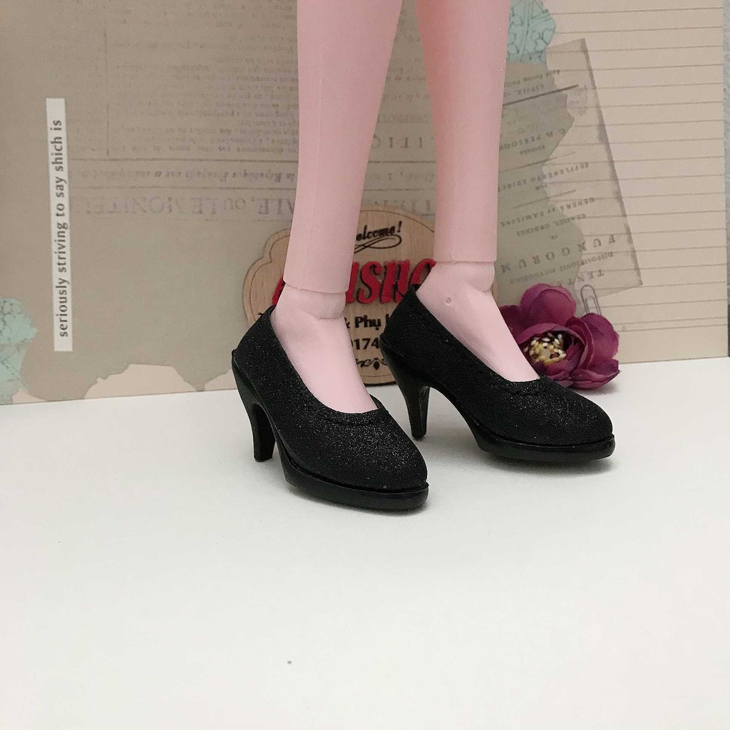 Giày cao gót kim tuyến cho búp bê 60cm