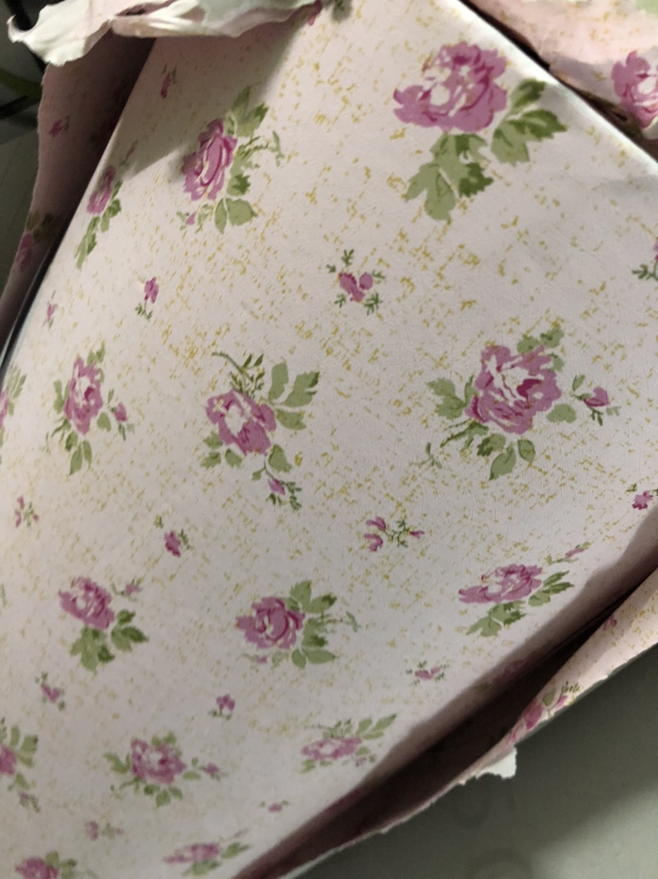 5 Mét Giấy Dán Tường, Khổ 45CM Rộng Decal PVC Trang Trí ( có keo ) - BÔNG HỒNG NỀN TRẮNG