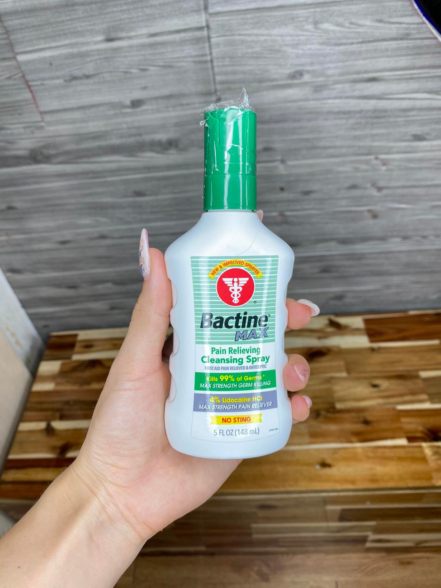 Xịt giảm đau, kháng khuẩn Bactine 148ml
