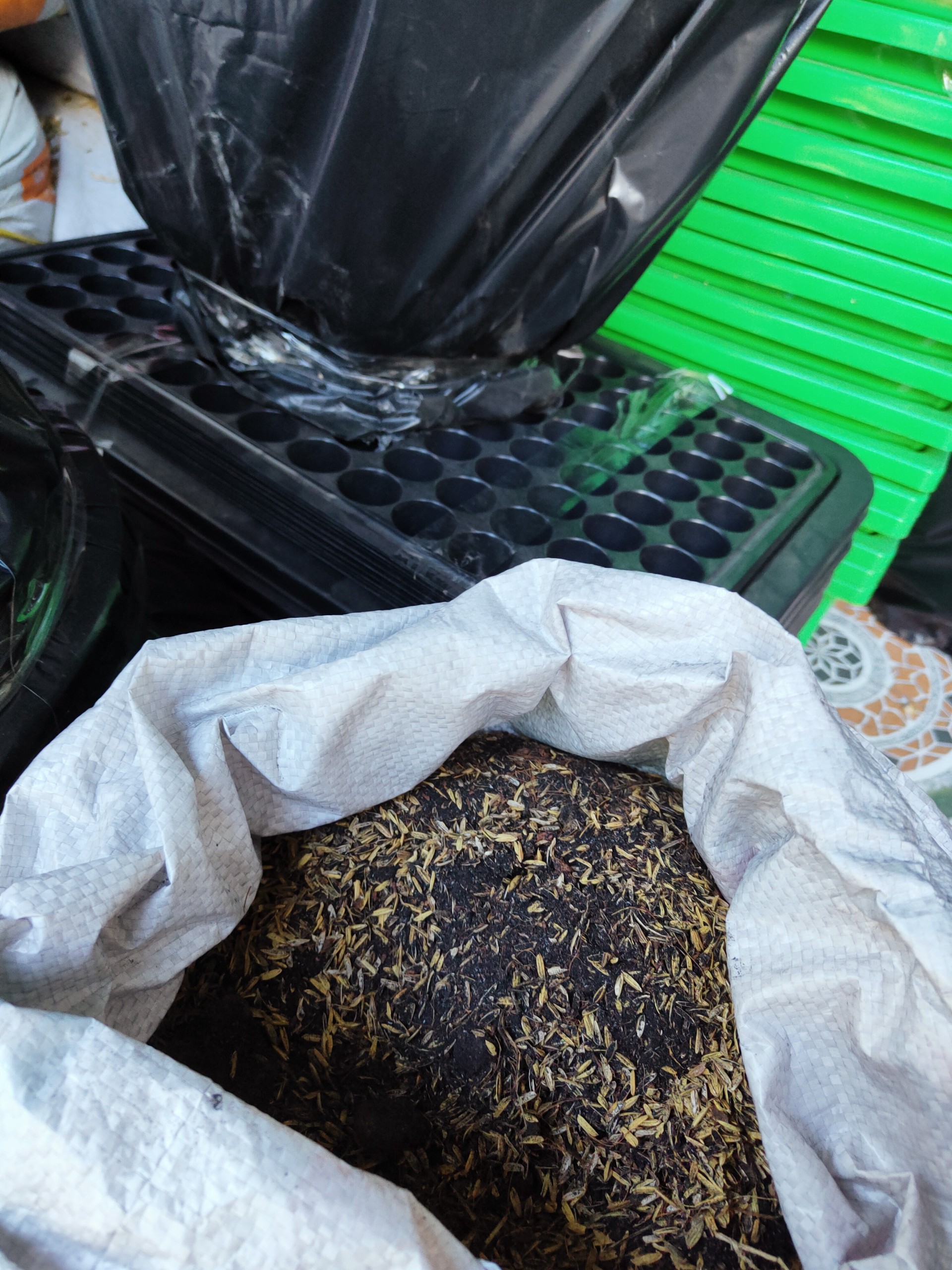 Đất hữu cơ trồng rau, hoa, cây cảnh - Đất sạch trồng rau ( xơ dừa, tro trấu, phân bò, đất ...) - Giá thể trồng rau bao 1kg, 2kg, 3kg, 5kg,...
