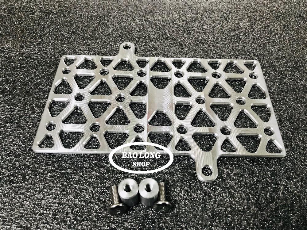 Che két nước cnc nhôm dày dành cho r15