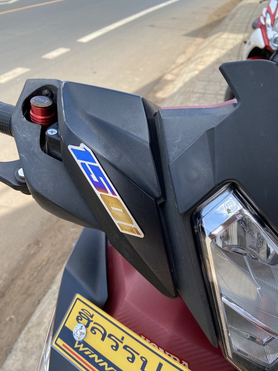 Tem Titan 150i có keo giá 1 Cái