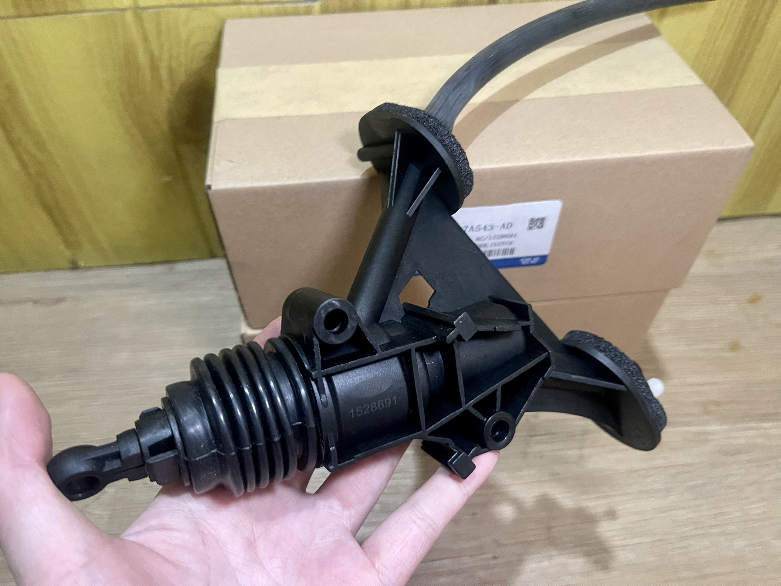 HEO TỔNG CÔN TRÊN FORD TRANSIT 2008- NAY