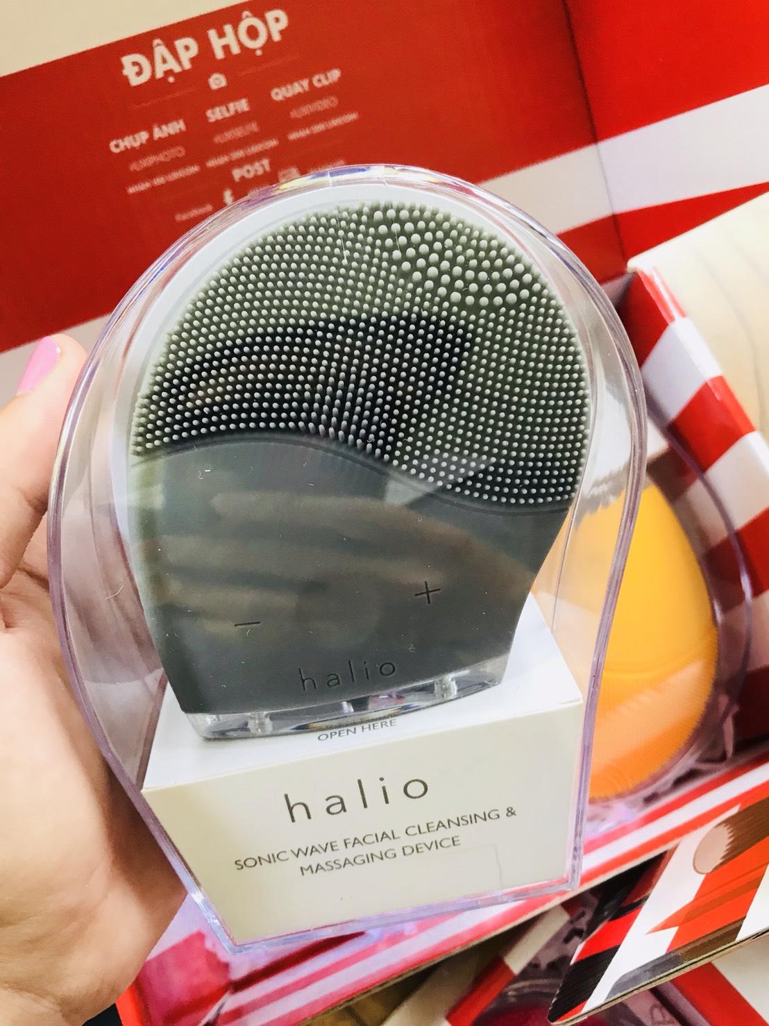 Máy rửa mặt massage Halio