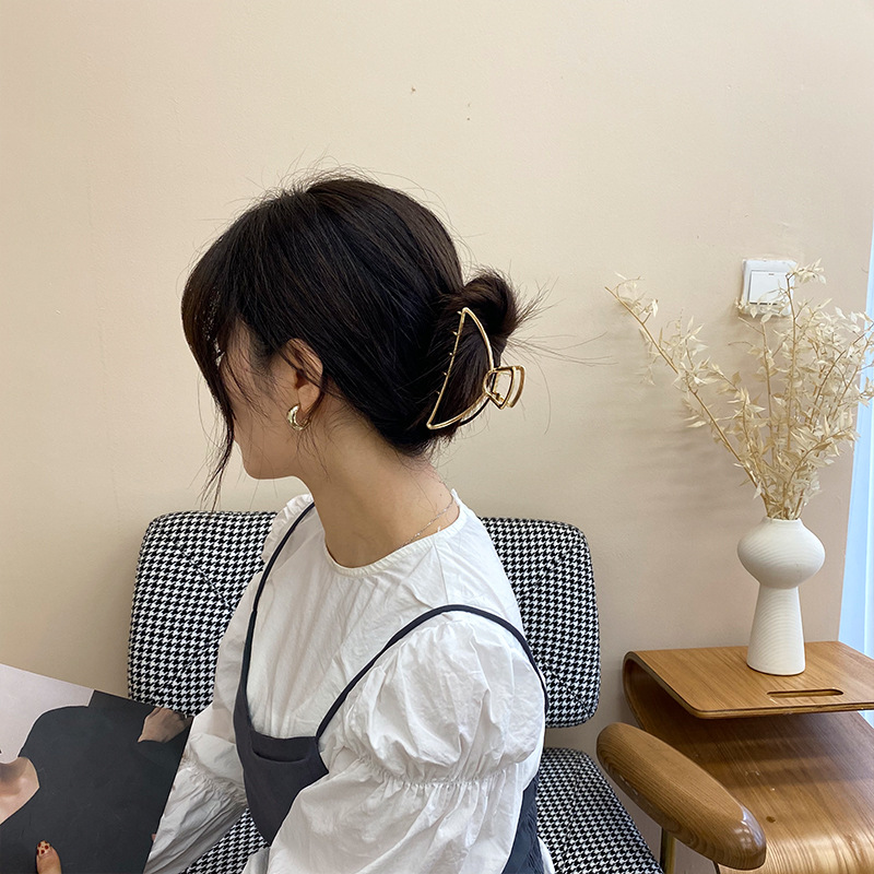 Kẹp tóc nữ nửa đầu với kẹp càng cua phong cách Hàn Quốc
