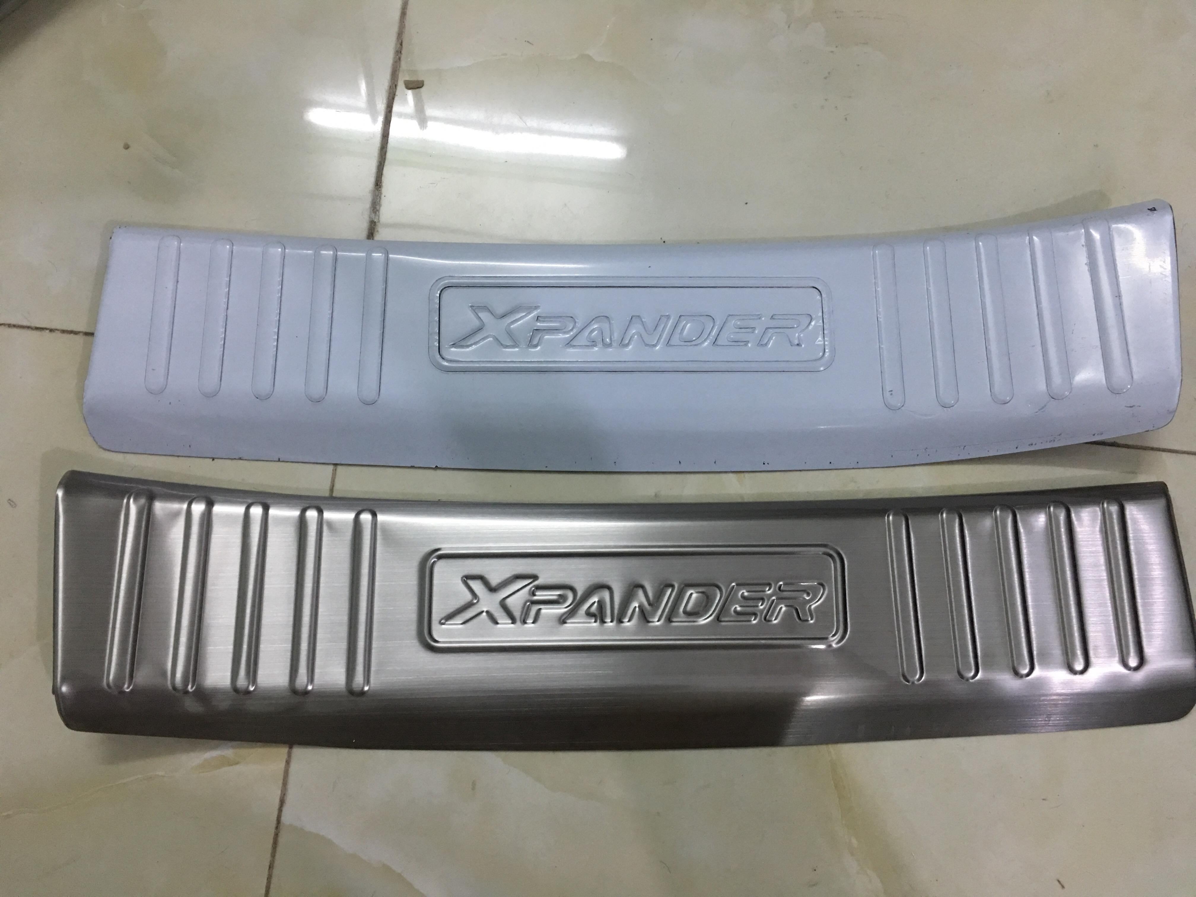 Bậc cốp trong inox xpander 2019