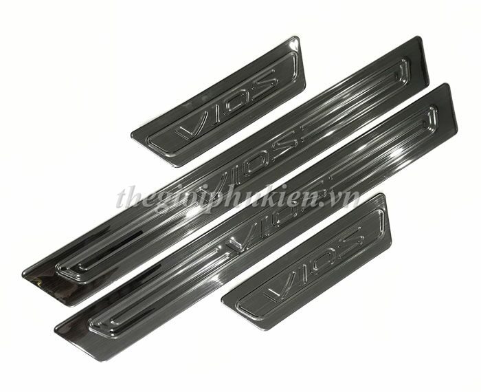 Bộ ốp bậc, nẹp bước chân titan toyota vios 2014-2019 – bên ngoài
