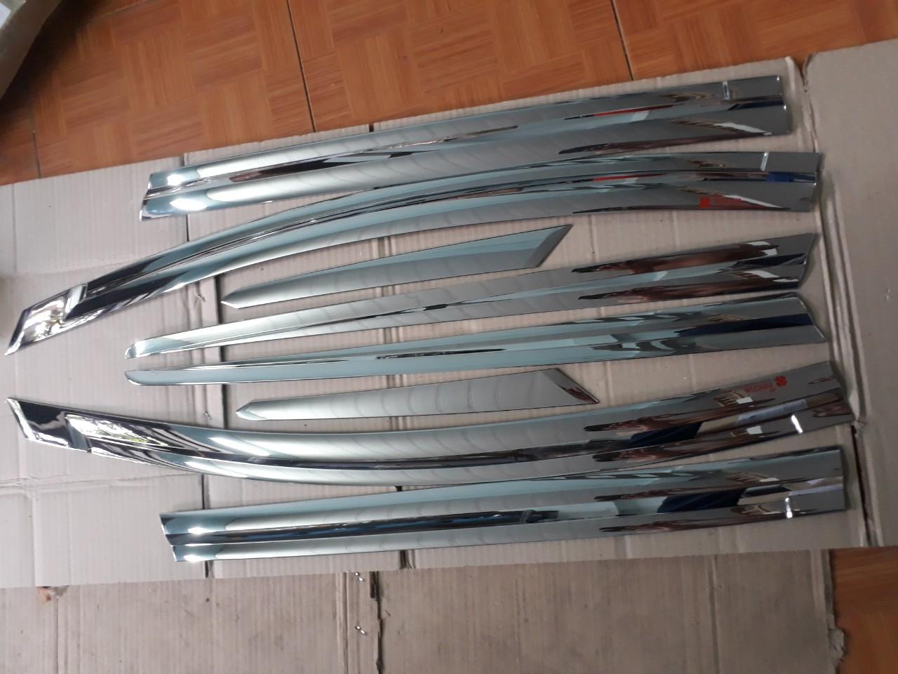 Bộ vè che mưa mạ Cao Cấp 8 mảnh Toyota Innova từ đời 2017 đến đời 2023