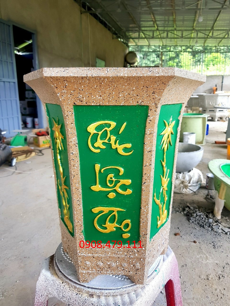 Khuôn đúc chậu cảnh abs lục giác ly rộng 35 cao 44 cm.