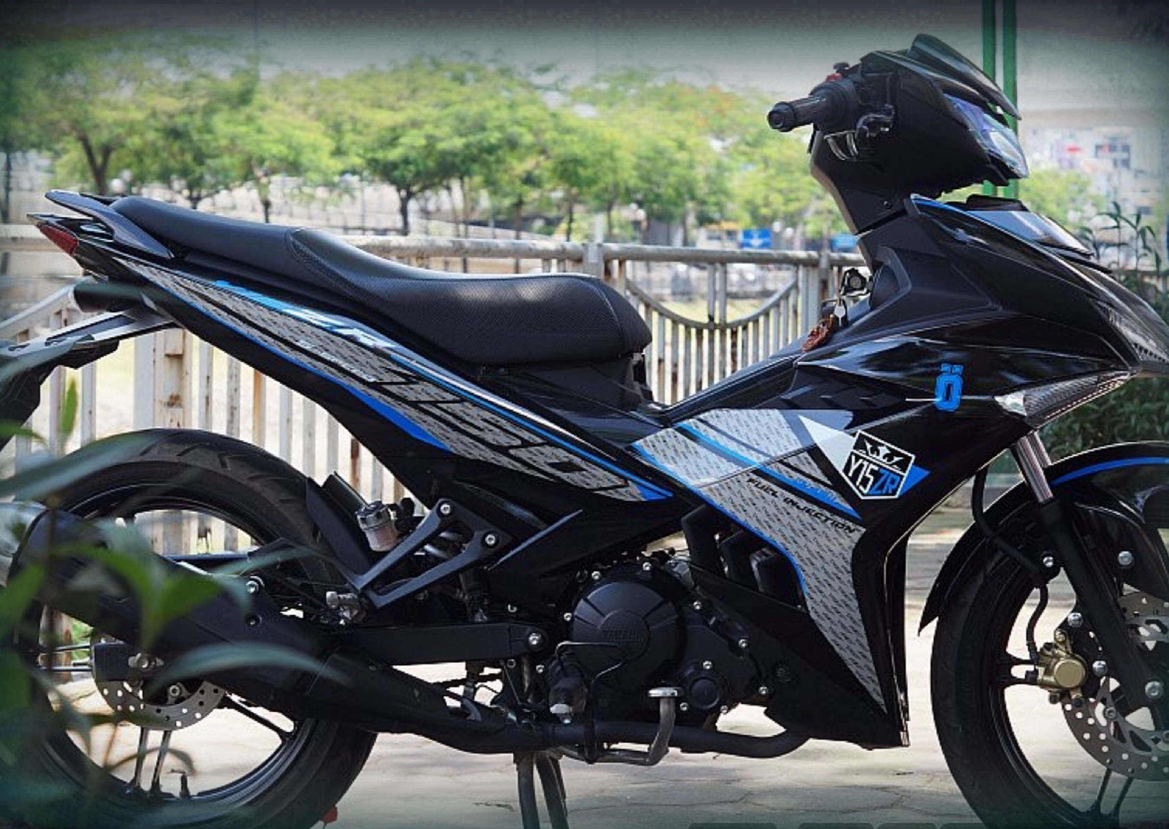 Tem RỜI EXCITER 150 Y15ZR BẠC XANH DÁN XE ĐEN