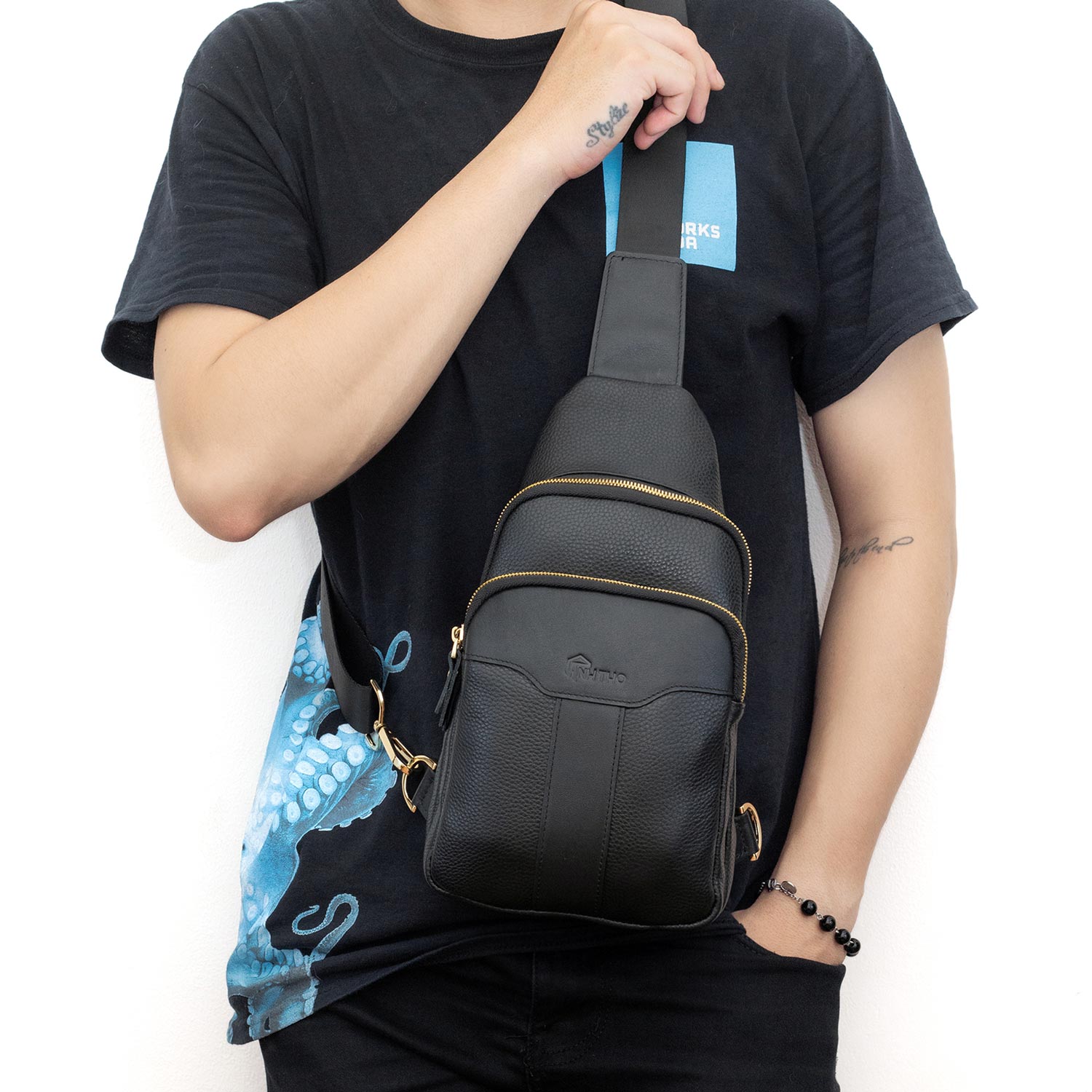 Túi đeo chéo da bò M2CB-04, chất da bò hạt mềm mại, bền bỉ, bảo hành 03 năm, Anh Tho Leather