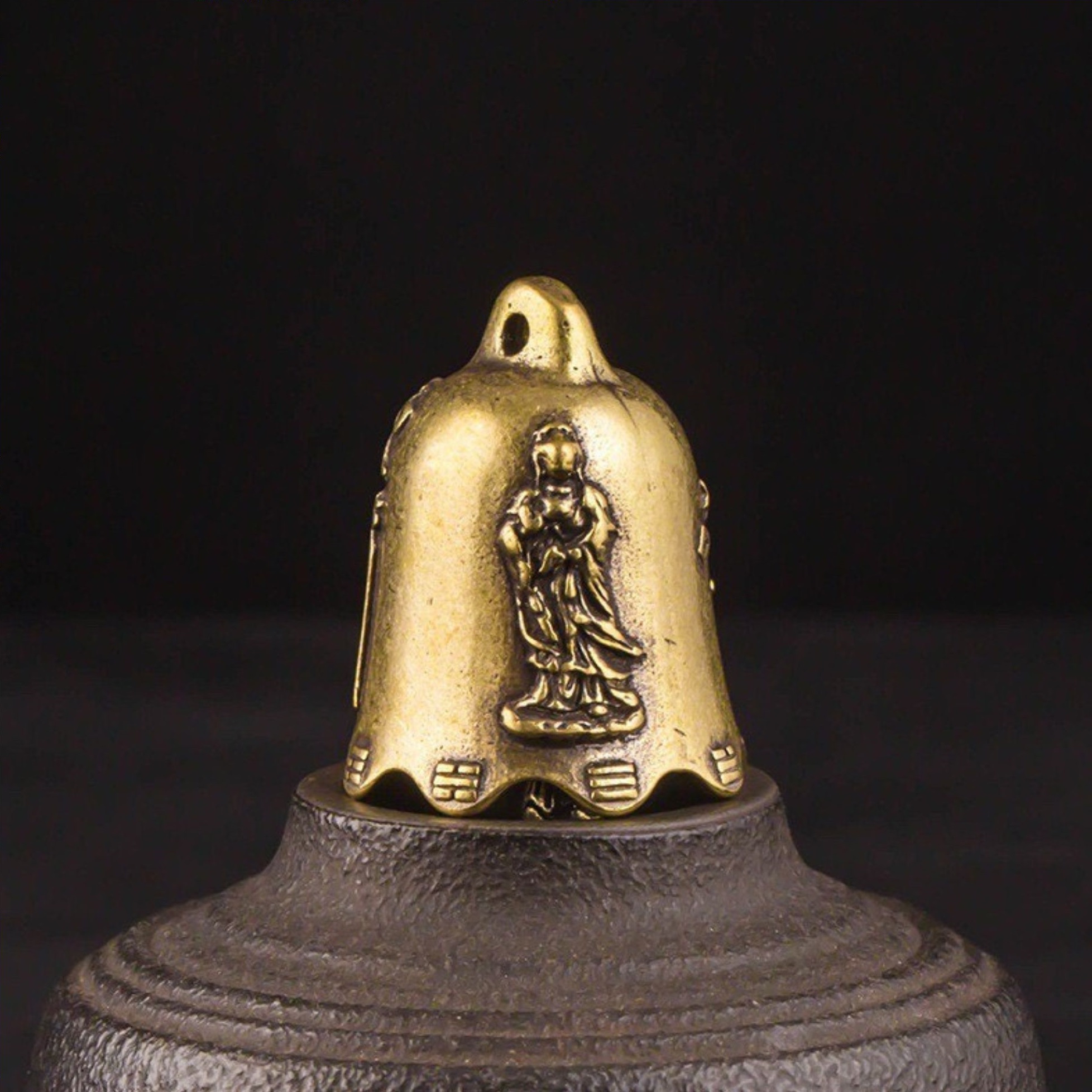Tượng Nhỏ Phong Thủy Bằng Đồng Kiểu Dáng Chuông Phật Bà (Kích Thước: 2.6cm x 2.2cm)