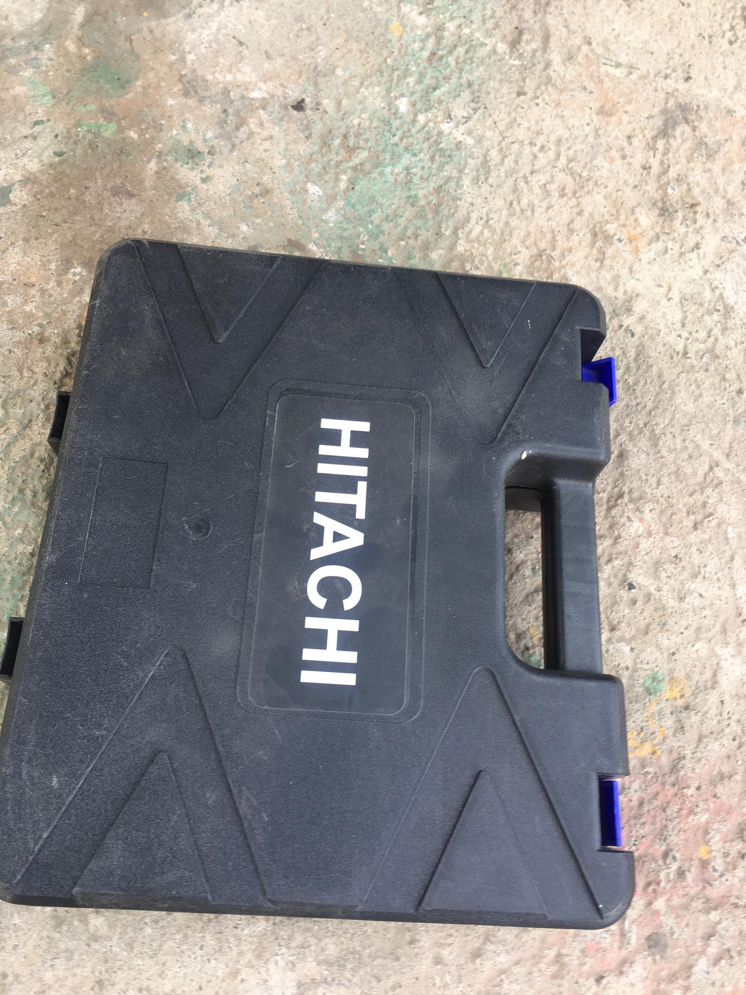 Máy bắn vít hitachi