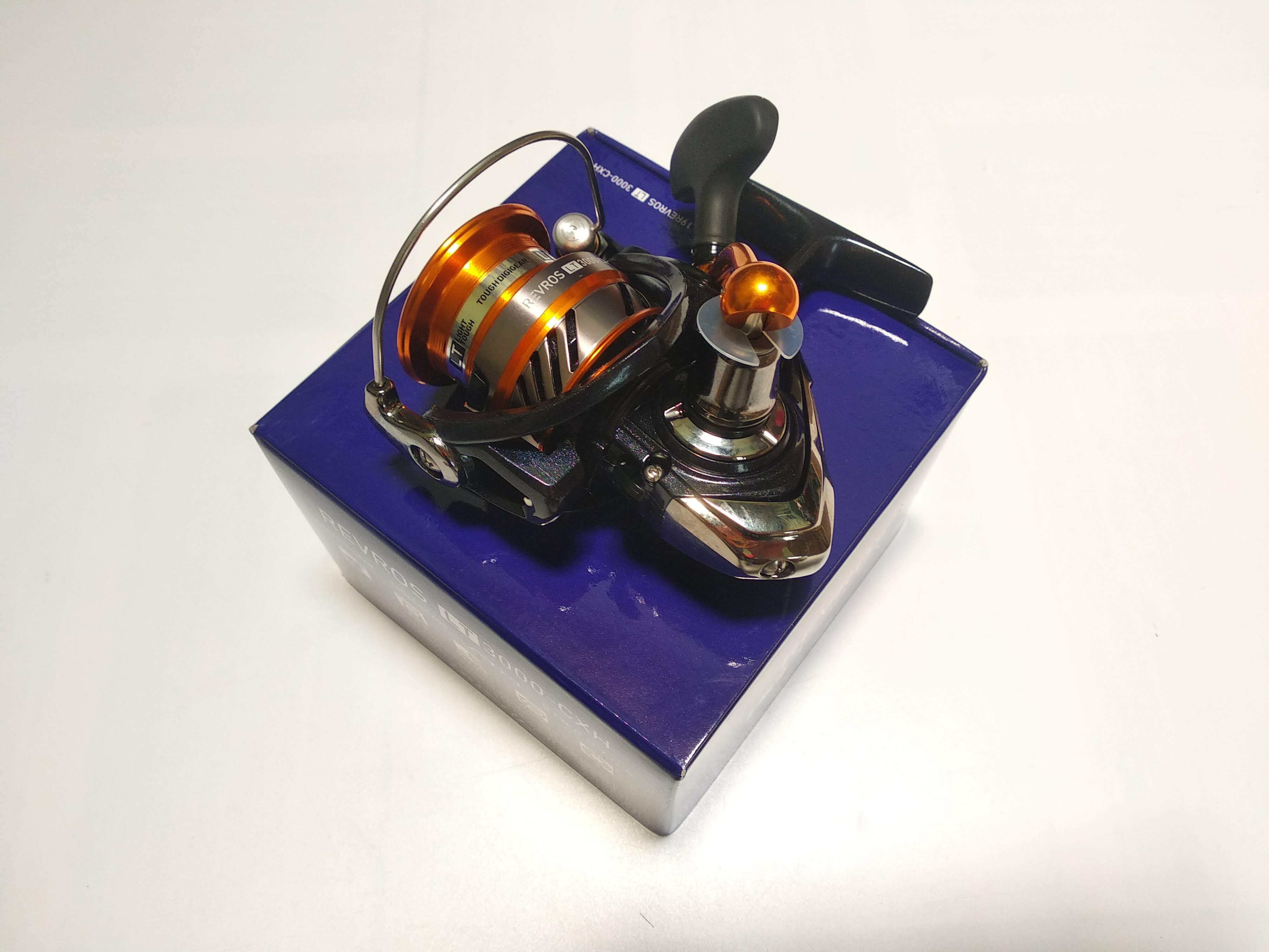 Máy Câu Cá Daiwa Revros LT 3000-CXH - Máy Đứng