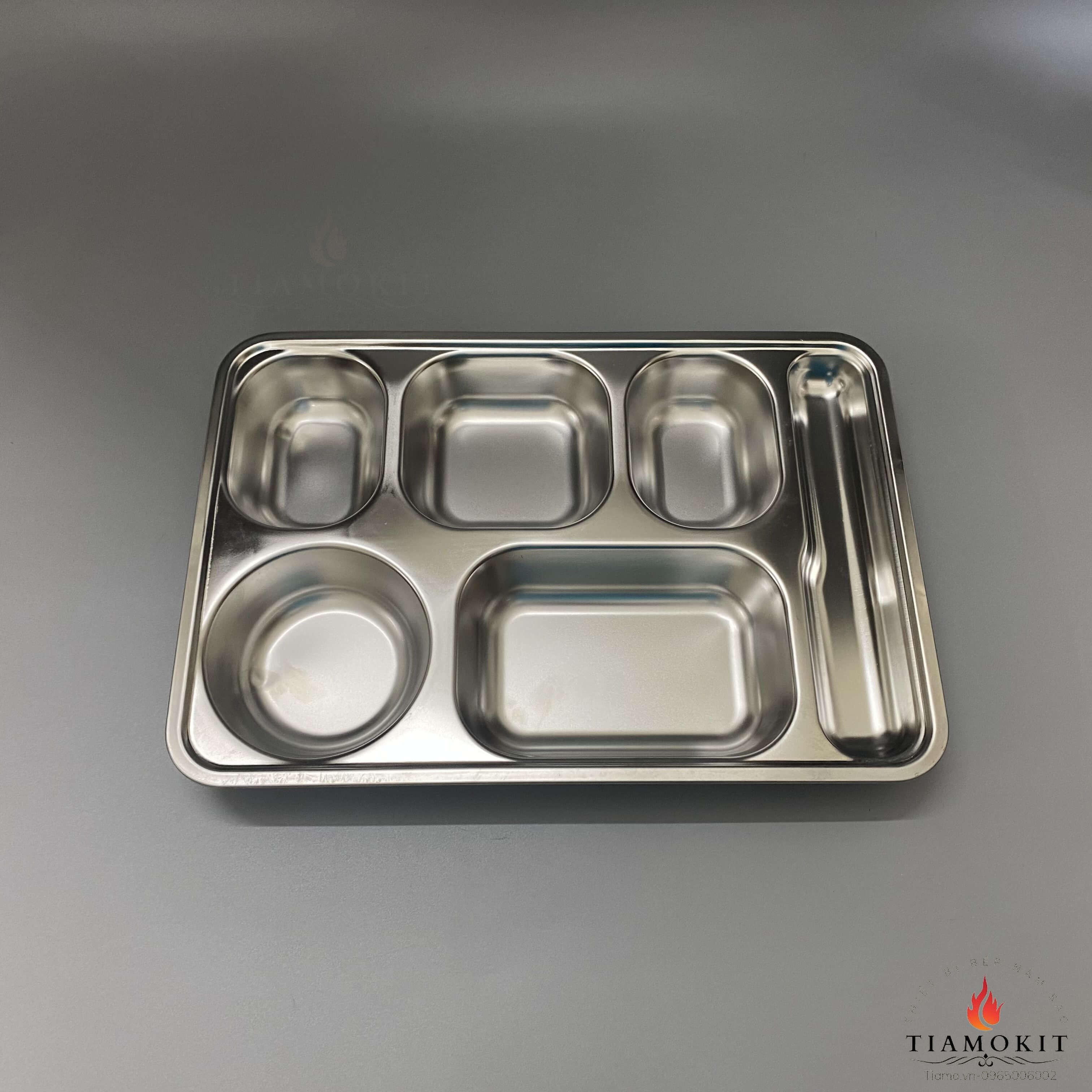 Khay inox chia cơm 5 ngăn đũa, khay chia cơm được làm từ inox sáng bóng 201