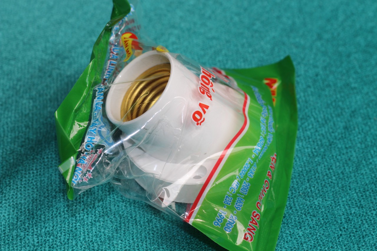 [HCM]Đuôi đèn gắn tường e27 Nival