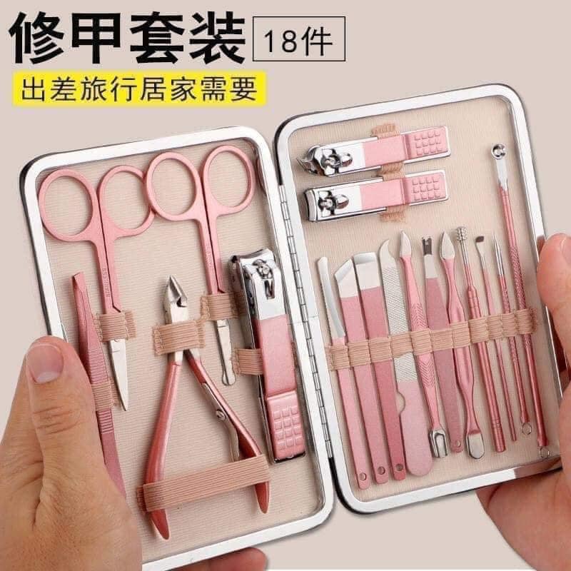 Bộ bấm móng tay hồng 18 chi tiết tiện dụng