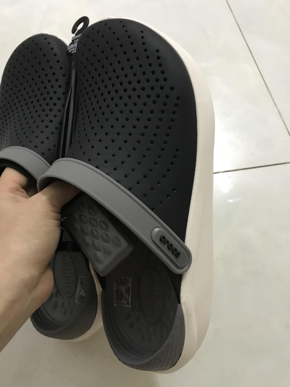 Sục Crocs-Literide siêu mềm êm-unisex (Đen/Trắng)