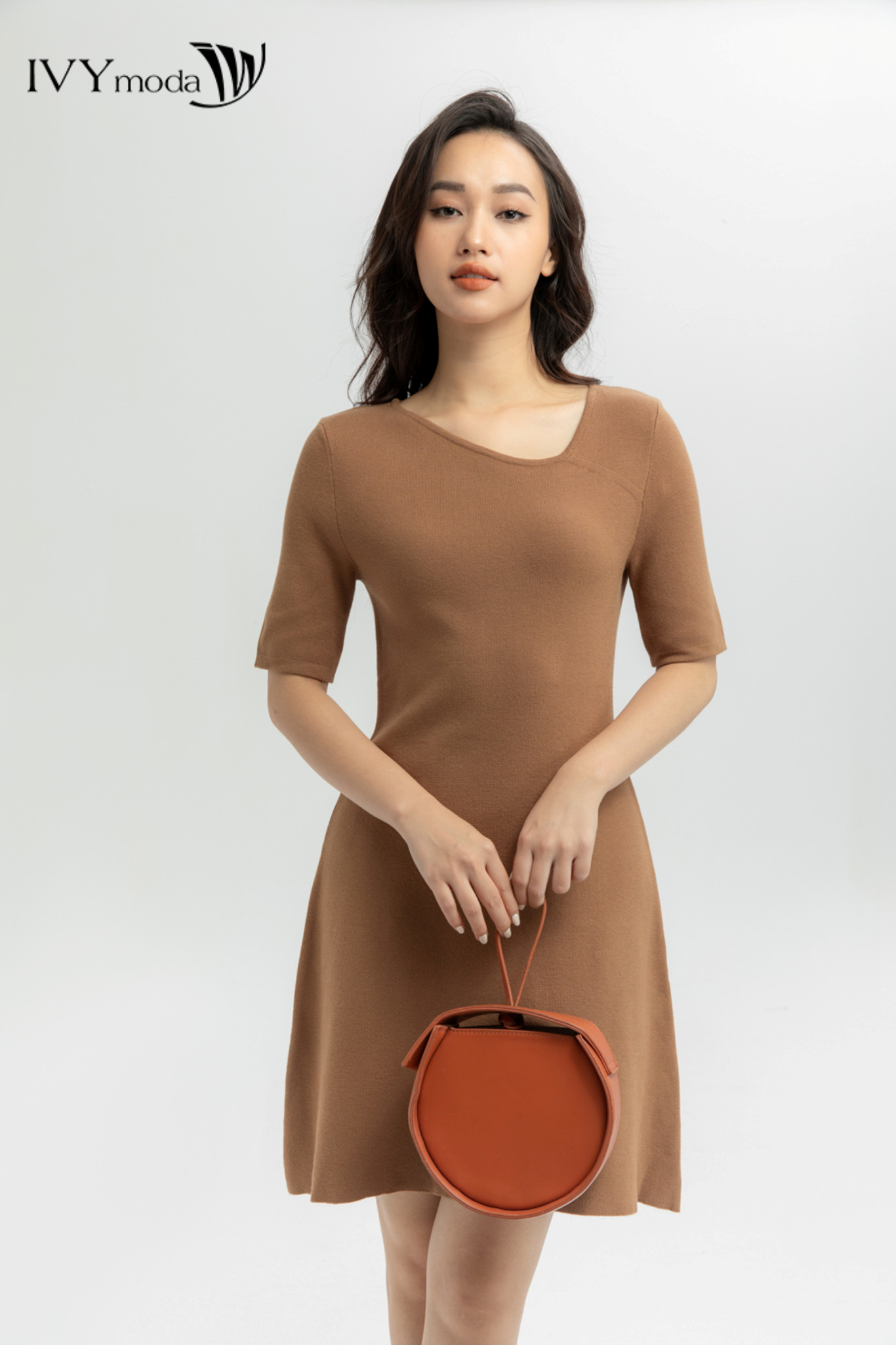 Đầm len chữ A cổ lệch IVY moda MS 42B7994