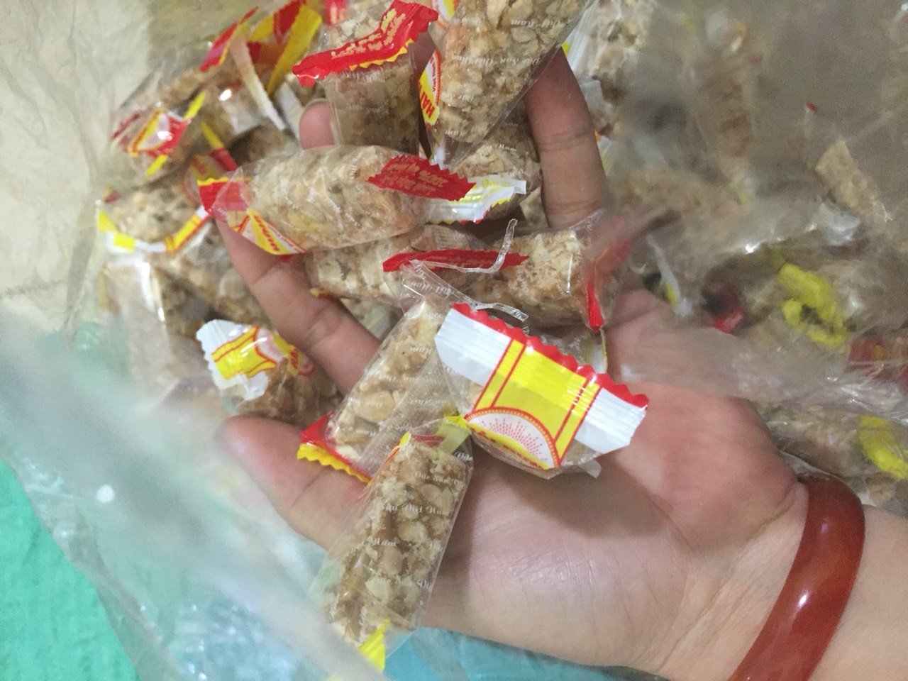 1KG KẸO LẠC THƠM NGON HẢO HẠNG