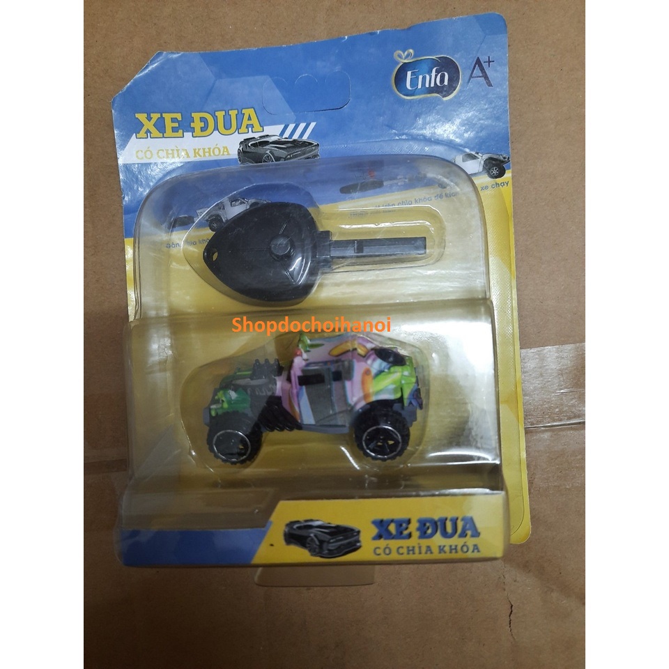 xe ô tô chạy đà có chìa khóa