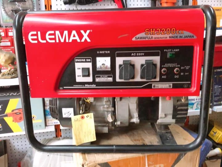 Máy Phát Điện Chạy Xăng 2.2KVA Elemax SH3200EX New