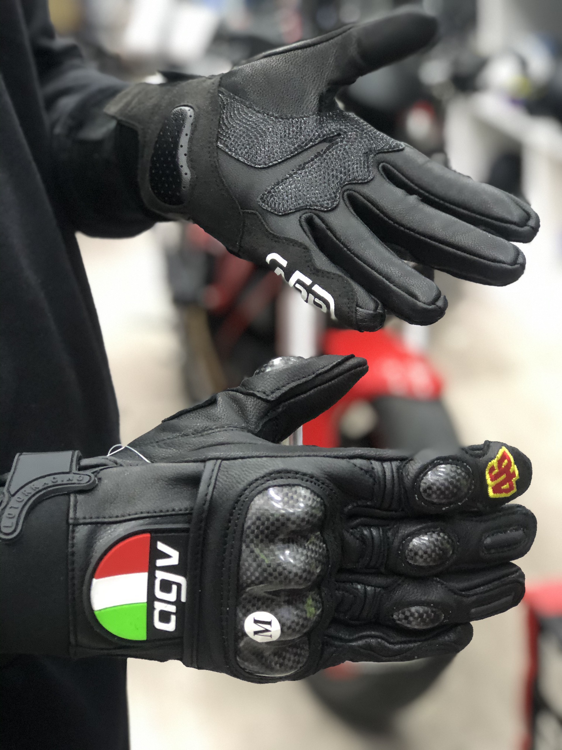 Găng tay da AGV gù cacbon cao cấp