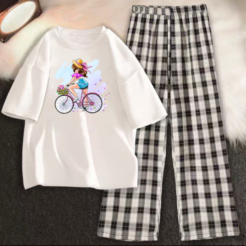 Sét Áo phông Cô bé đạp xe + quần sọc karo, Áo phông from rộng, chất vải mát, thiết kế phong cách cá tính - LEEDA