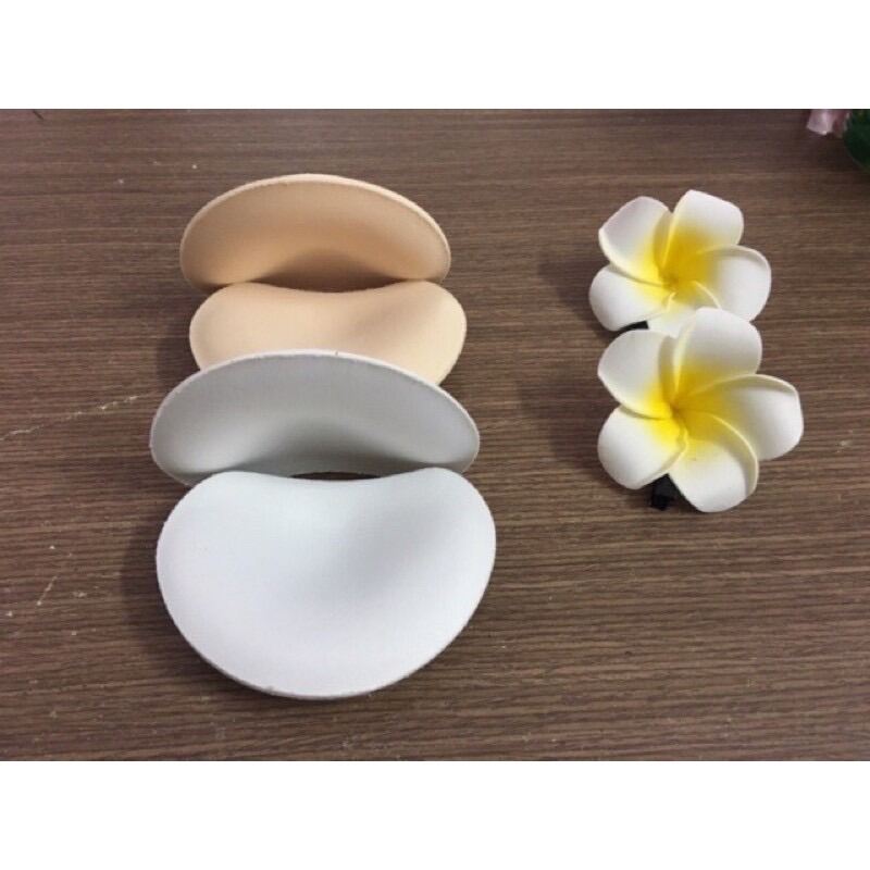 Mút nâng ngực nhét thêm vào bikini áo ngực.